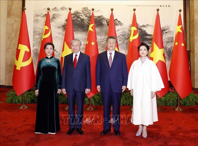Tổng Bí thư, Chủ tịch nước Tô Lâm và Phu nhân cùng Tổng Bí thư, Chủ tịch nước Trung Quốc Tập Cận Bình và Phu nhân chụp ảnh chung. Ảnh: TTXVN