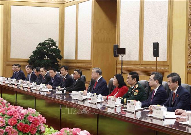 Tổng Bí thư, Chủ tịch nước Tô Lâm và thành viên Đoàn cấp cao Việt Nam tại cuộc hội đàm với Tổng Bí thư, Chủ tịch nước Trung Quốc Tập Cận Bình và Đoàn cấp cao Trung Quốc. Ảnh:&nbsp; TTXVN