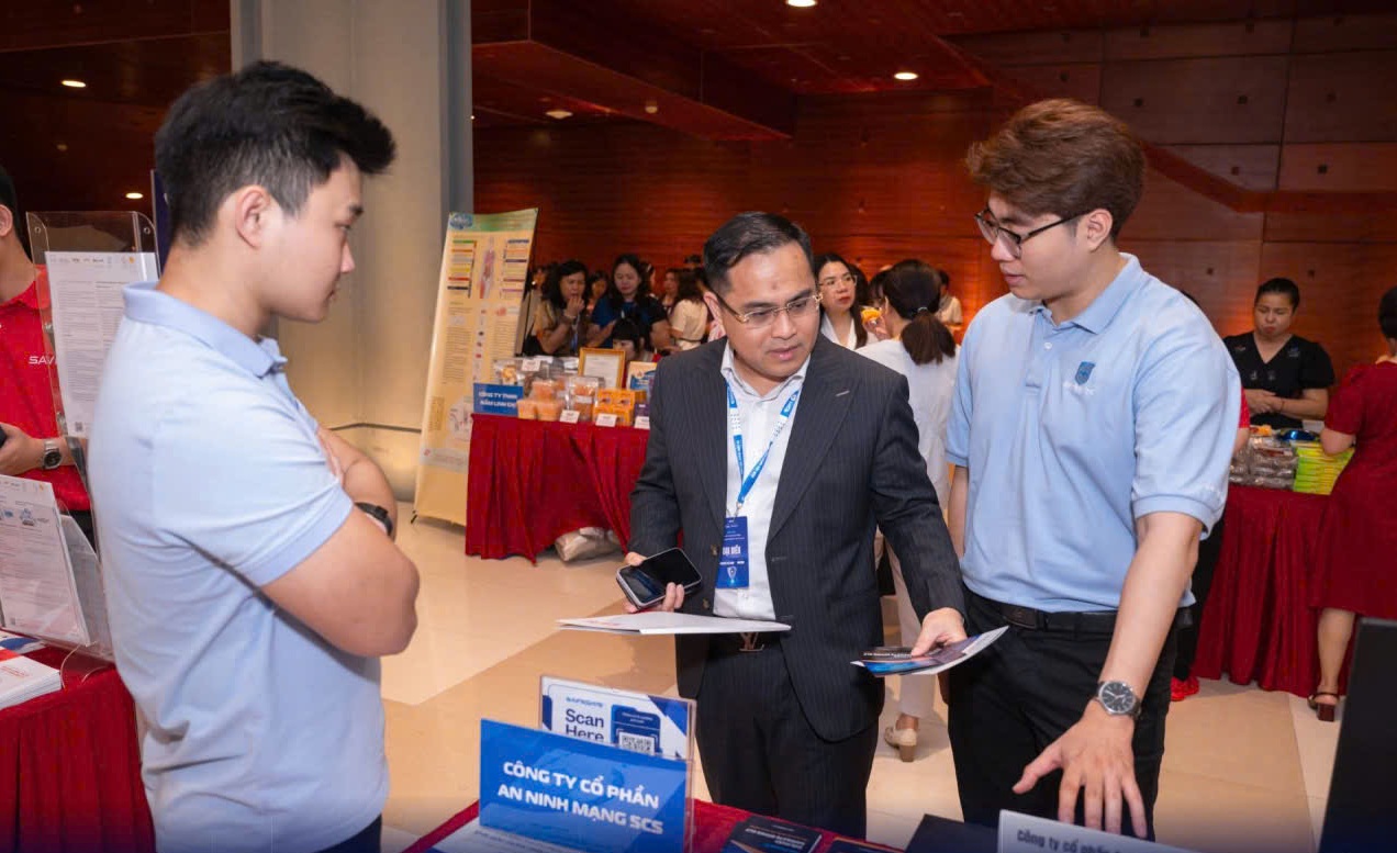 PG88 Link Dễ Nhớ Pg88.com tìm hiểu về các giải pháp bảo vệ an ninh mạng tại sự kiện. Ảnh: SCS
