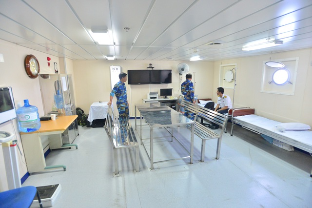 Phòng chức năng trên tàu quân y HQ 561