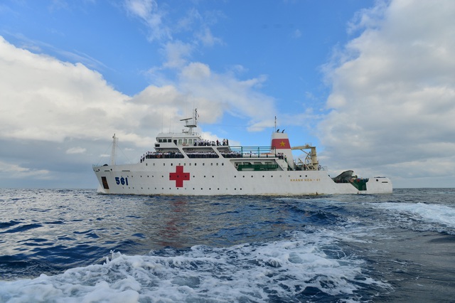 Tàu quân y HQ 561