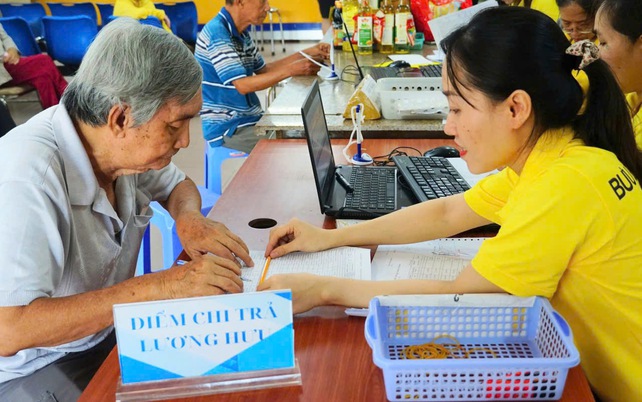TP.HCM lùi lịch chi trả lương hưu tháng 5 do nghỉ lễ 