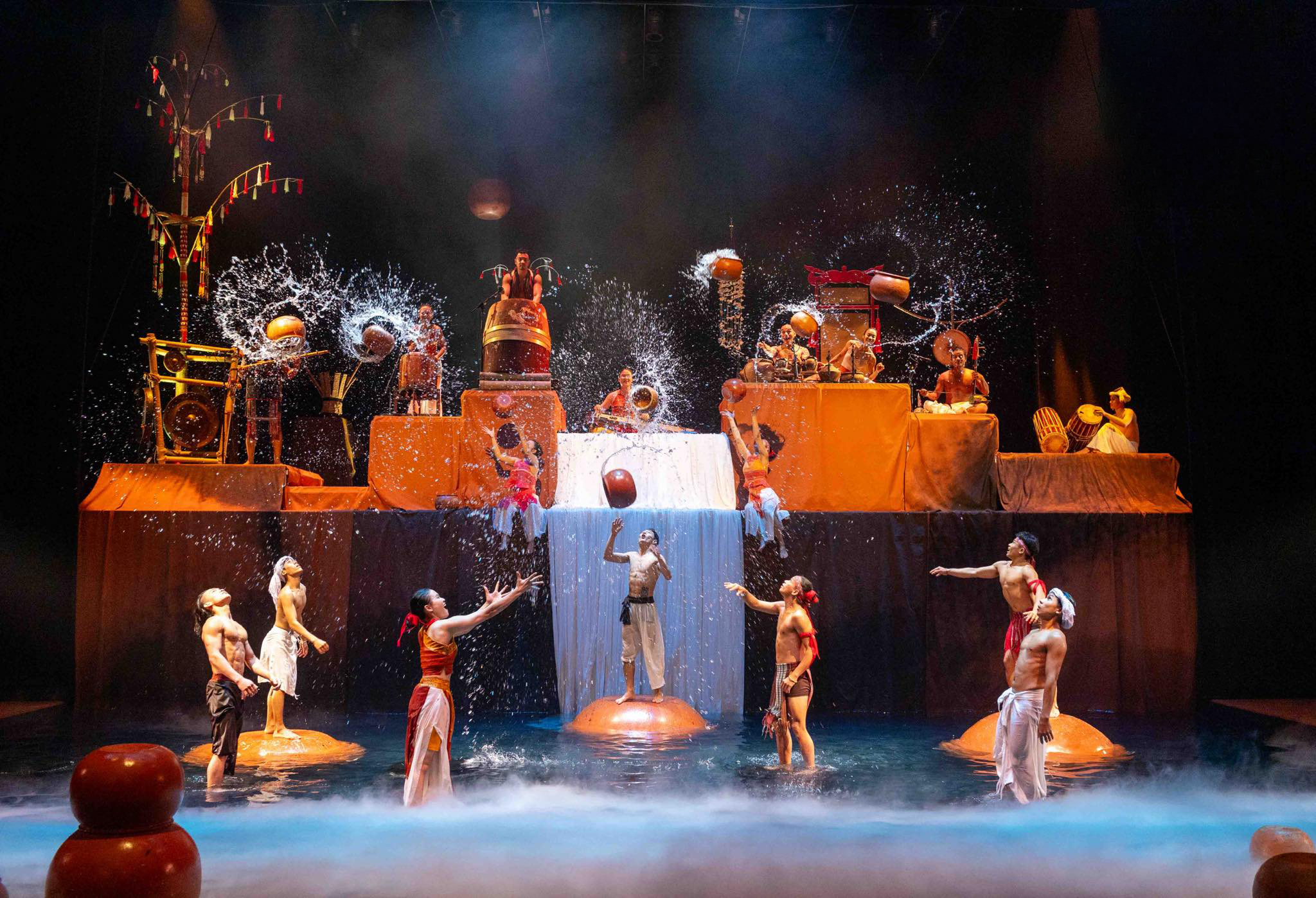 Chum Show – chương trình biểu diễn nghệ thuật tại Nhà hát Đó, góp phần làm phong phú trải nghiệm văn hóa cho du khách khi đến Nha Trang. Ảnh:&nbsp;KDI.