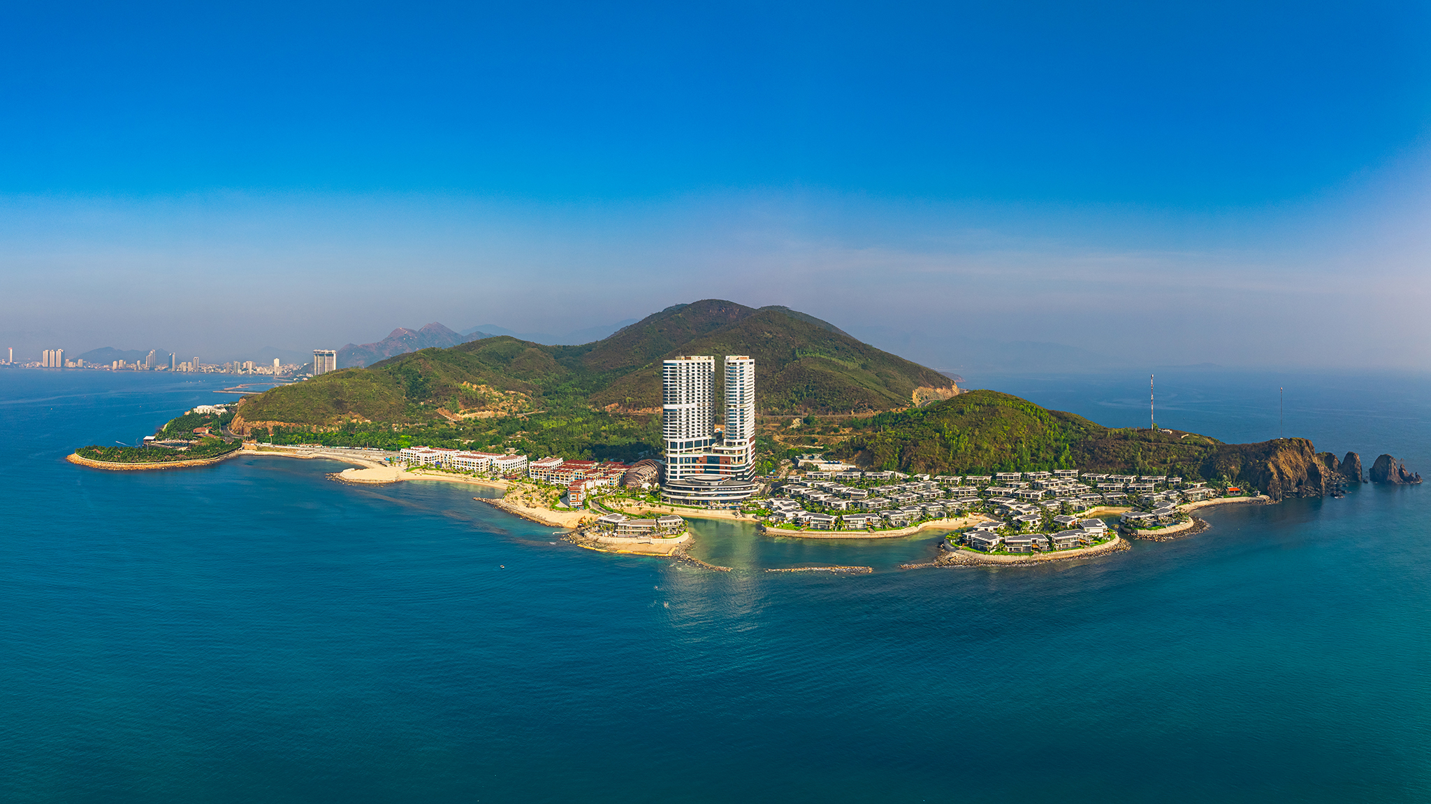 Vega City – không gian tích hợp đa dạng tiện ích theo mô hình “all-in-one”, kết hợp nghỉ dưỡng, văn hóa và giải trí bên vịnh biển. Ảnh:&nbsp;KDI.