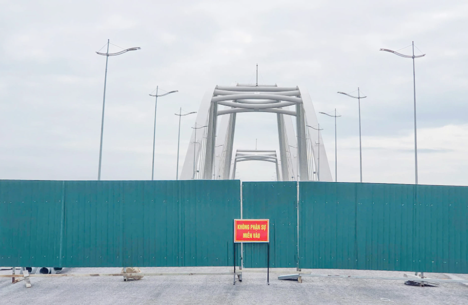 Link Trang Chủ PG88.Com Mới #2026 thành phần 2 (cầu Nhật Lệ 3 và đường hai đầu cầu) thuộc Link Trang Chủ PG88.Com Mới #2026 Đường ven biển và cầu Nhật Lệ, đến hết tháng 12/2025, nhà thầu thi công Link Trang Chủ PG88.Com Mới #2026 đã hoàn thành khoảng 95% khối lượng thi công. Tuy nhiên, từ đó đến nay, nhà thầu buộc phải tạm dừng thi công do mặt bằng còn lại đang vướng mắc, chưa được bàn giao. Ảnh: BT