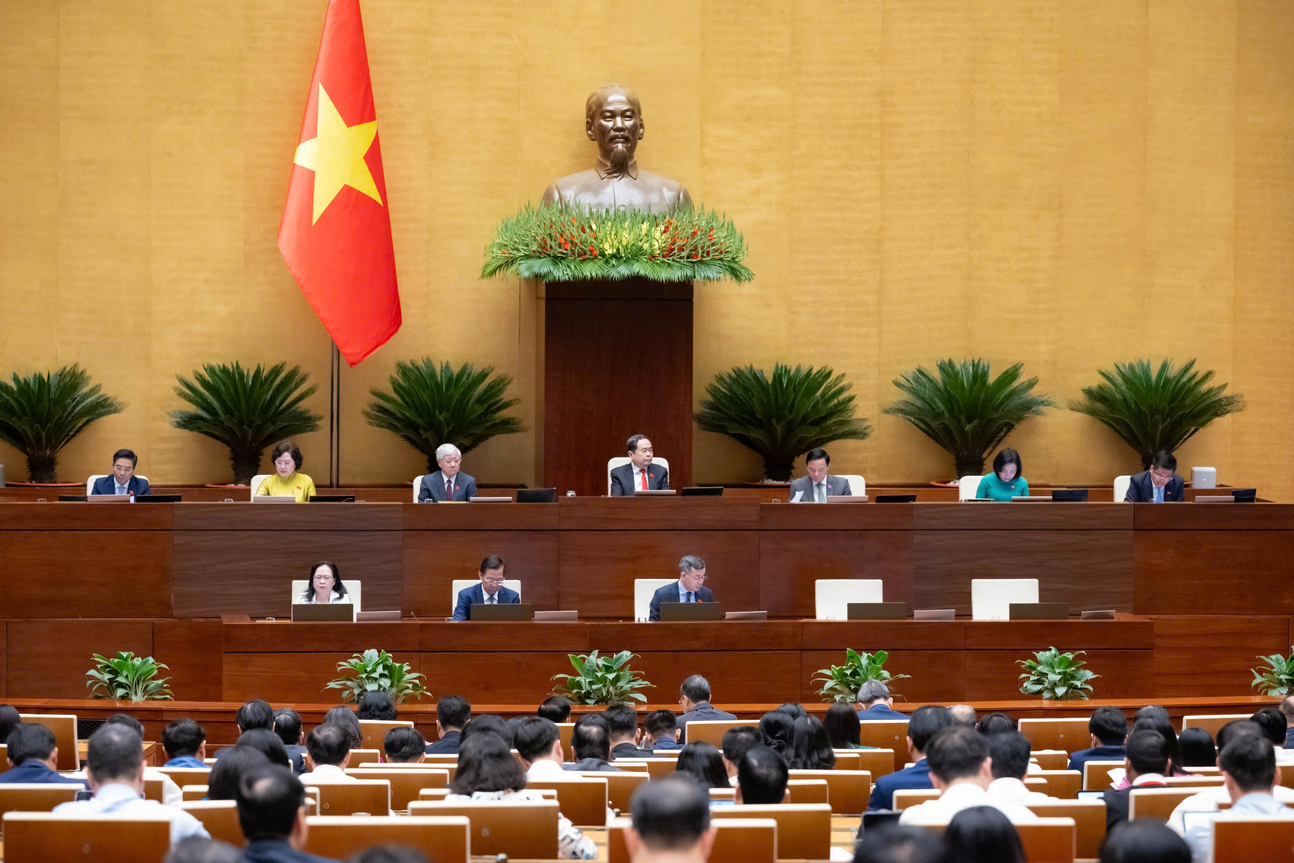 Quang cảnh phiên họp.