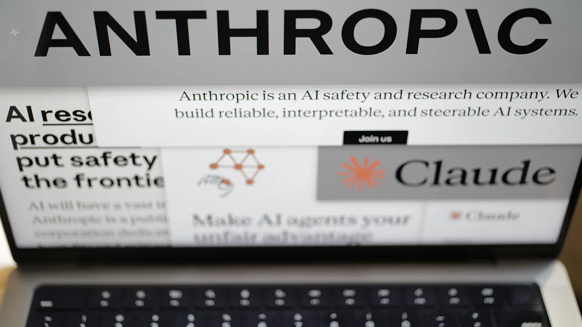 Anthropic hiện được định giá lên tới 800 tỷ USD. Nguồn: AP Photo/Patrick Sison.