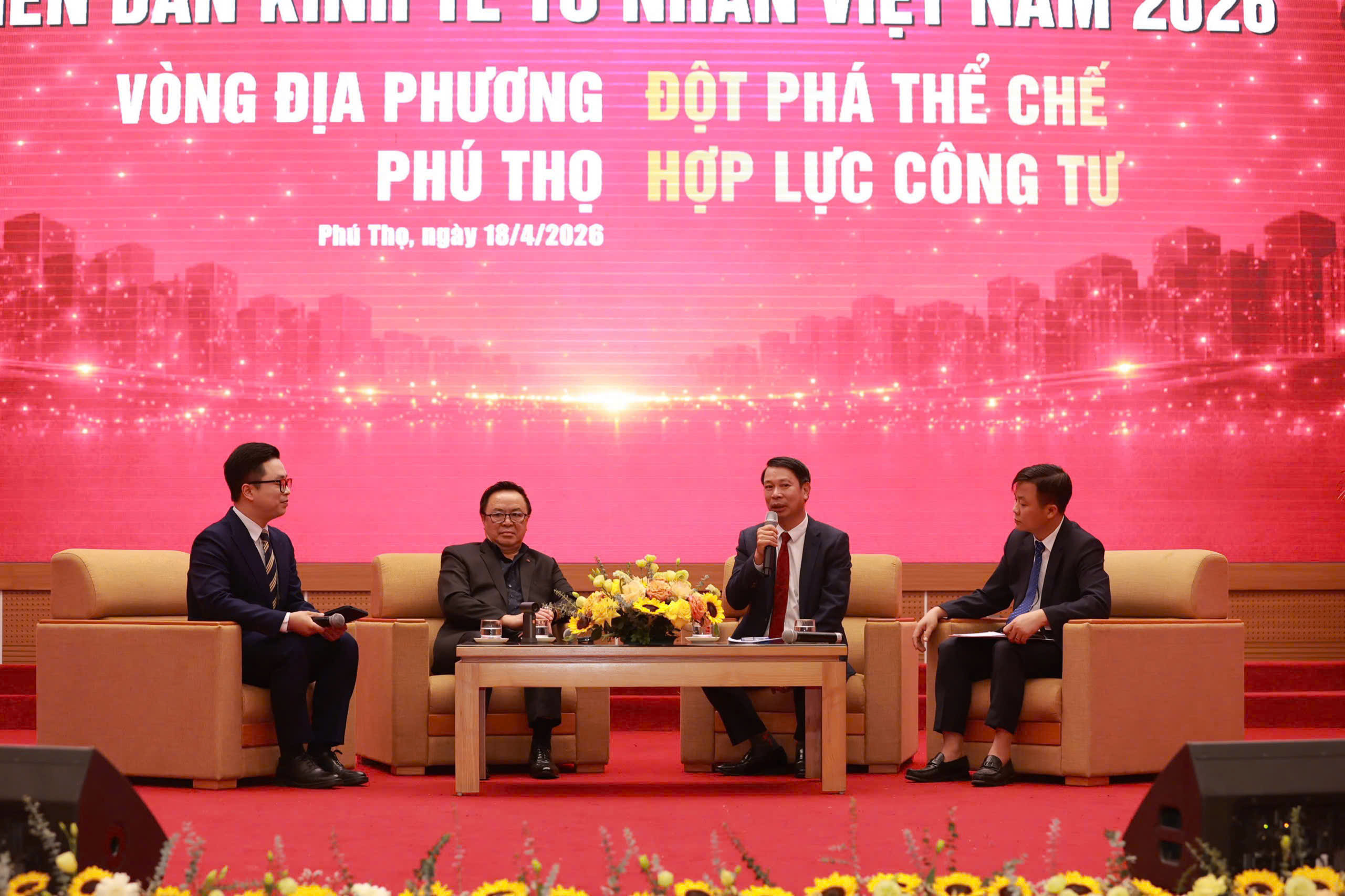 Phiên đối thoại giữa đại diện Hội Doanh nhân trẻ Việt Nam, lãnh đạo tỉnh Phú Thọ với các 6Pg88.con độc quyền mỗi ngày.