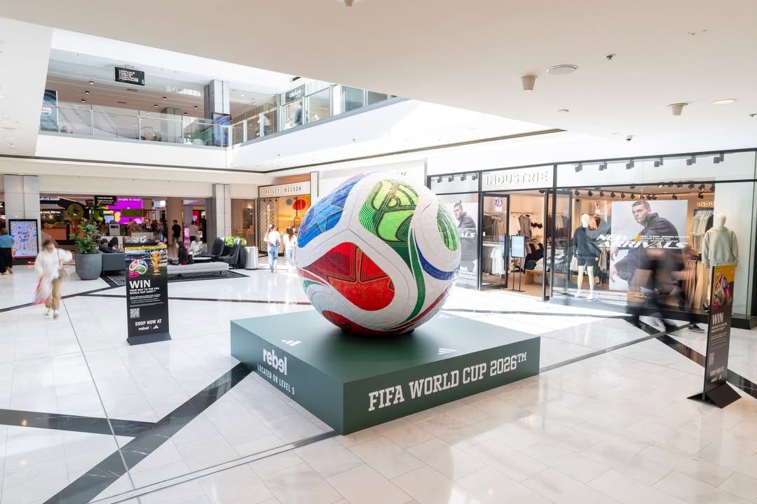 Việc không chắc chắn về số lượng khán giả đến xem World Cup&nbsp;cũng&nbsp;khiến các thương hiệu thời trang thể thao đứng trước nguy cơ khó thu hồi hiệu quả truyền thông so với chi phí đã bỏ ra.