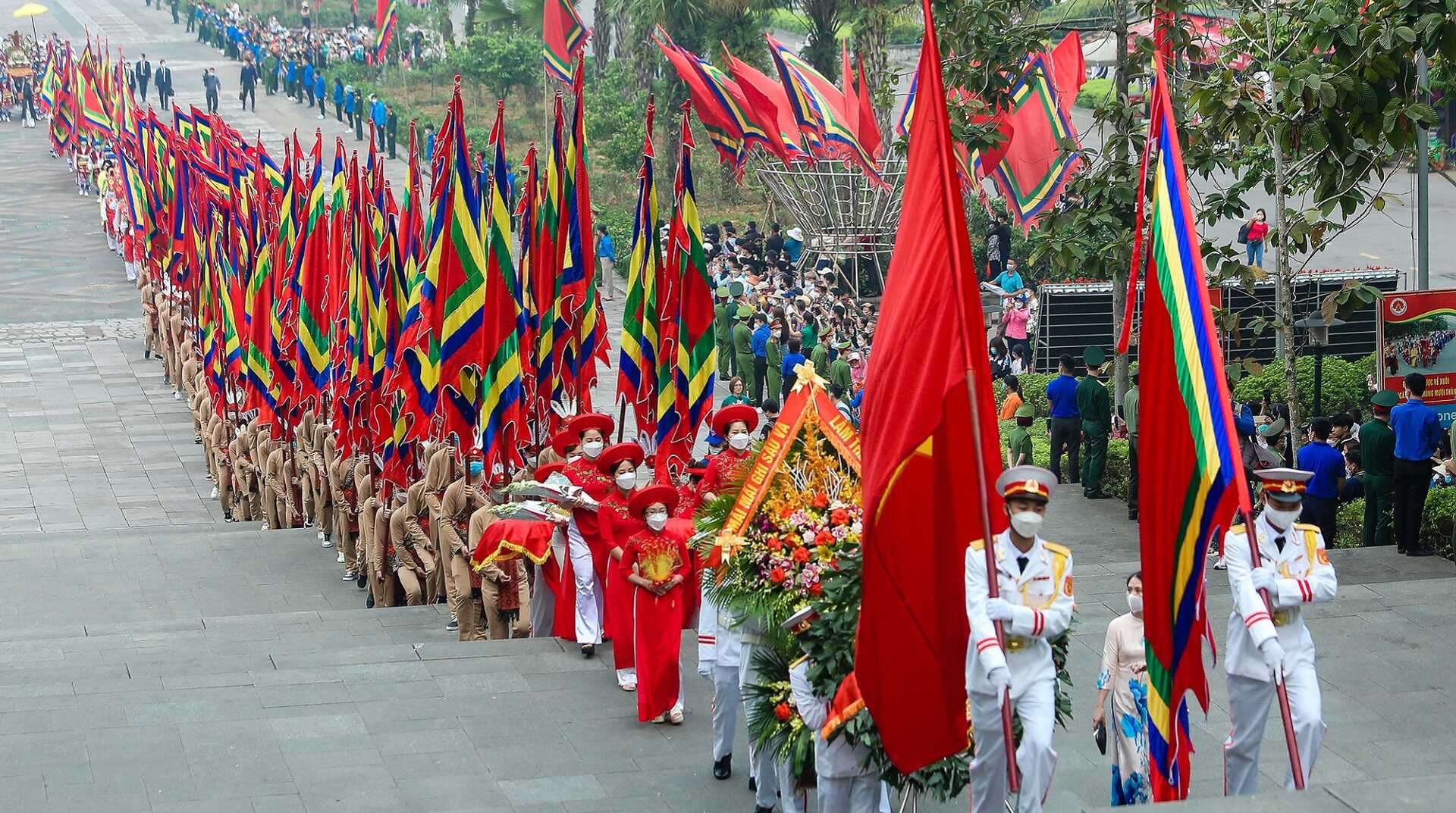 Giỗ Tổ Hùng Vương - Lễ hội Đền Hùng và Tuần Văn hóa - Du lịch Đất Tổ năm nay được tổ chức với quy mô rộng hơn.