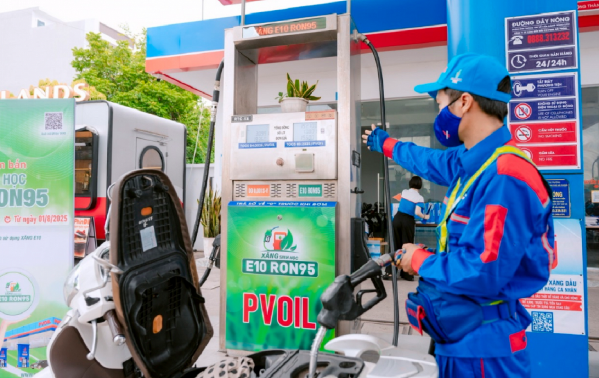 Xăng không chì sẽ bắt buộc pha trộn thành xăng E10 để sử dụng cho động cơ xăng trên toàn quốc. Ảnh minh họa