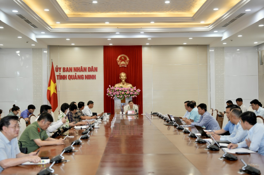 Phó Bí thư Tỉnh ủy, Chủ tịch UBND tỉnh Quảng Ninh Bùi Văn Khắng chủ trì cuộc họp về công tác GPMB cho&nbsp;Pg88vn.top độc quyền mỗi ngày tuyến đường sắt tốc độ cao Hà Nội – Quảng Ninh. (Ảnh: CTT tỉnh Quảng Ninh)