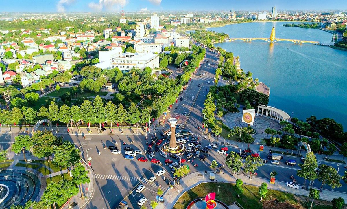 Hiện nay, hầu hết các nhà nghỉ, khách sạn quanh khu vực diễn ra lễ hội đã không còn phòng trống.