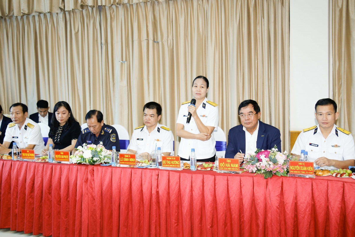 Bà Đỗ Thu Hường - Phó Giám đốc Marketing Tân Càng Sài Gòn điều phối thảo luận. Ảnh:&nbsp;Tân Cảng Hiệp Phước.