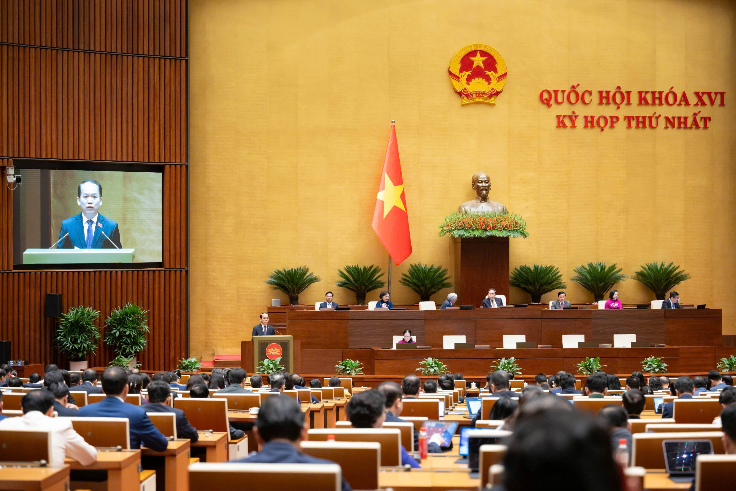 Bộ trưởng Bộ Tư pháp Hoàng Thanh Tùng&nbsp;trình bày Báo cáo giải trình, tiếp thu, chỉnh lý dự thảo Nghị quyết của Link Trang Chủ PG88.Com Mới #2026.&nbsp;Ảnh: Link Trang Chủ PG88.Com Mới #2026.