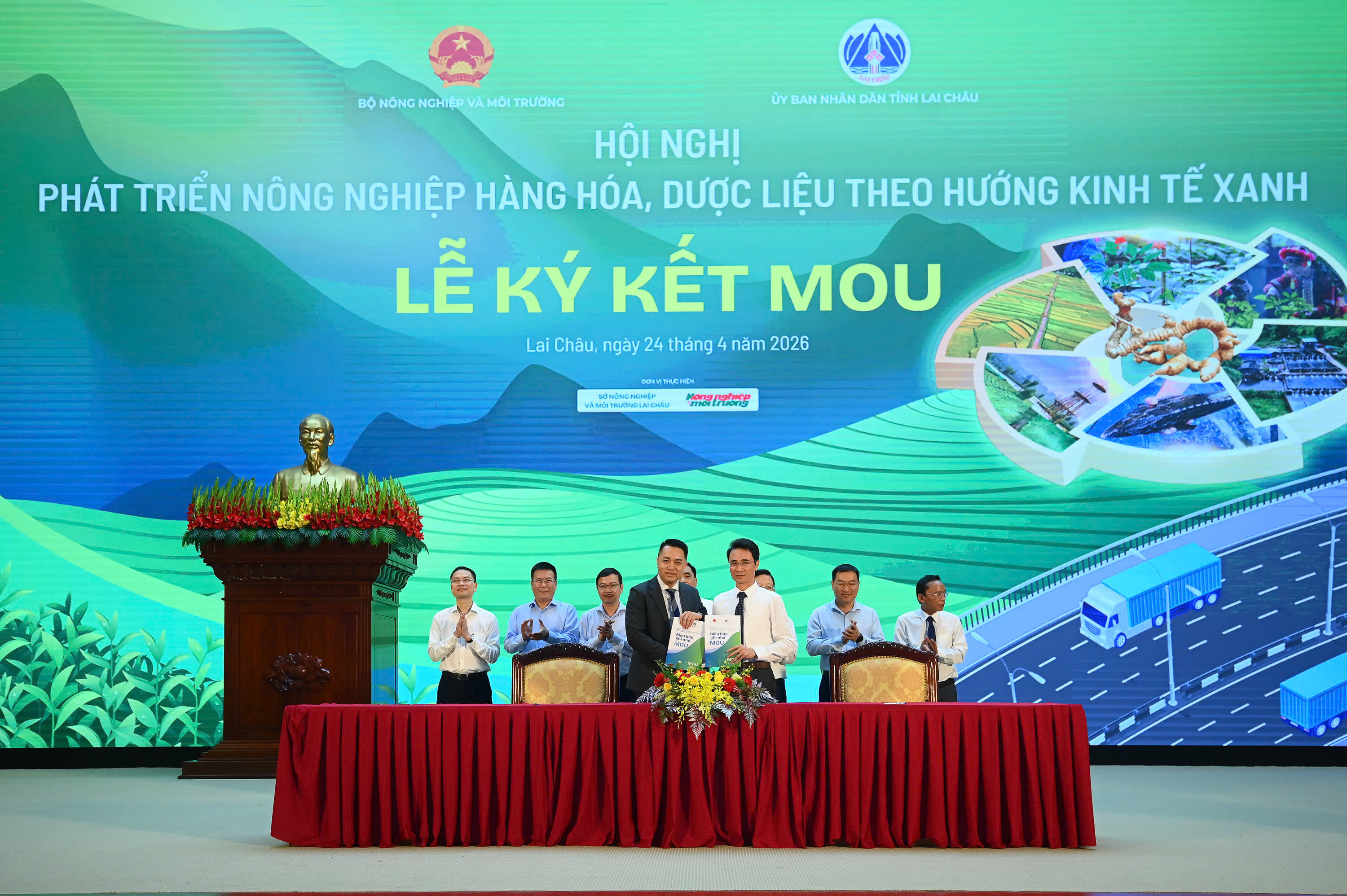 Một trong số 11 phiên ký kết tại Hội nghị “PG88 hơn 2,1 triệu thành viên nông nghiệp hàng hóa, dược liệu theo hướng Pg88vnd nổ hũ”.