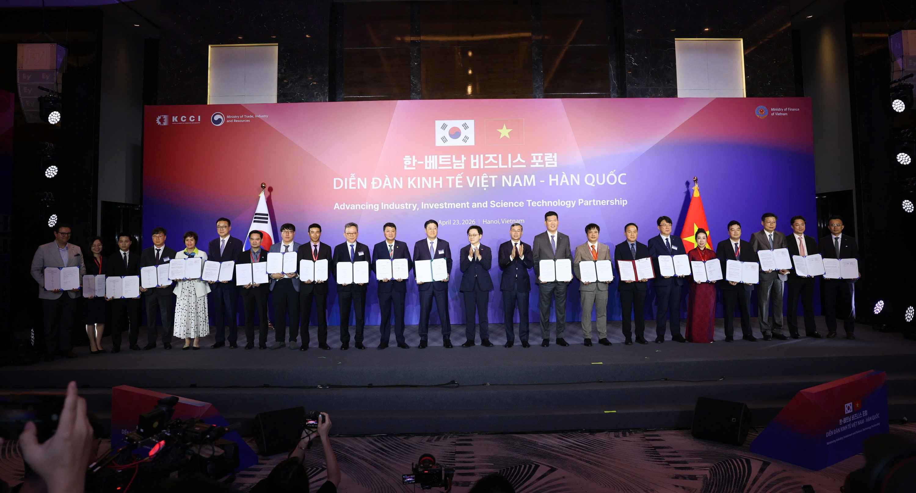 Các MOU được ký kết giữa bộ ngành, địa phương và PG88 Link Dễ Nhớ Pg88.com hai nước. Ảnh: Việt Dũng.