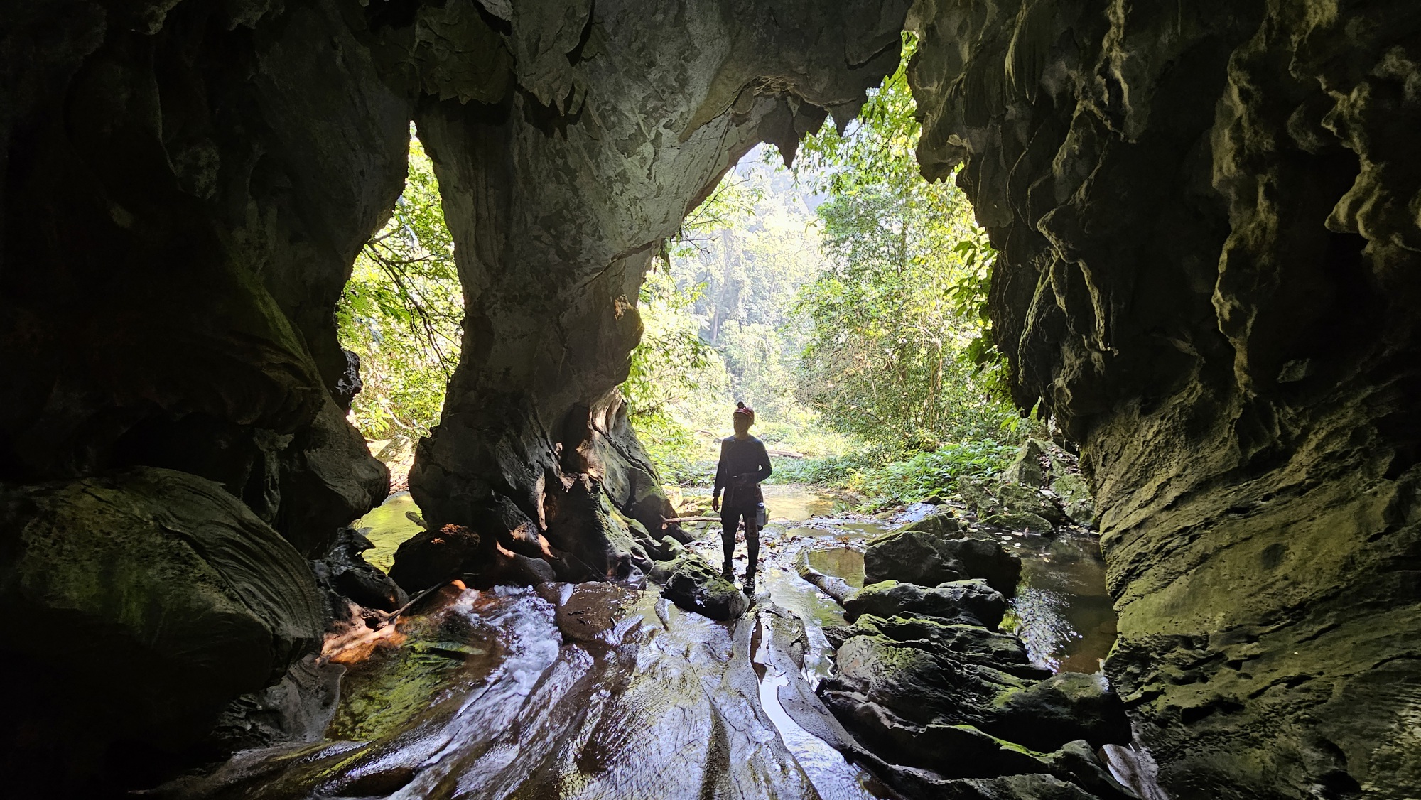 Hang Mò Rọộ.