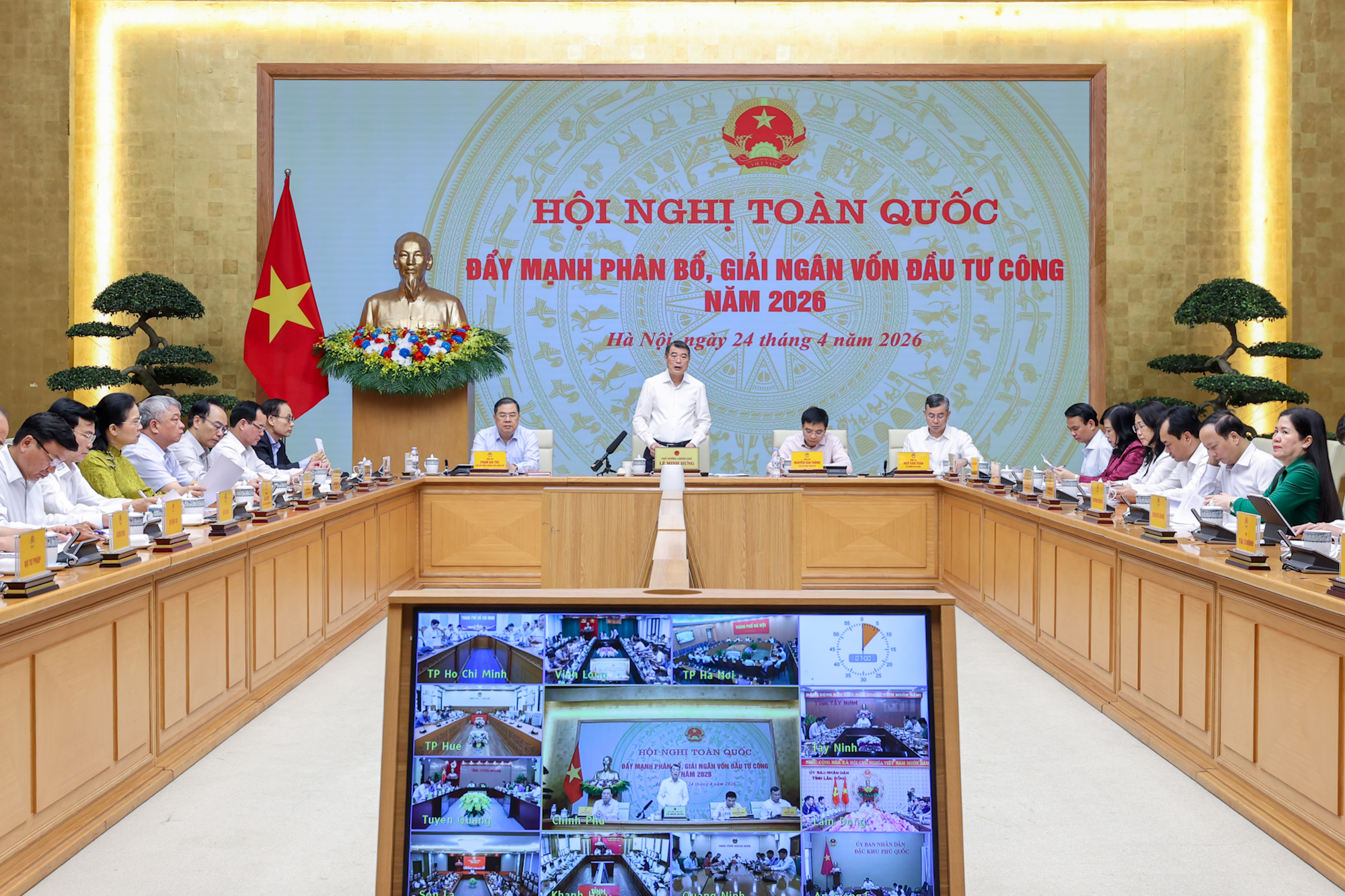 Thủ tướng Chính phủ Lê Minh Hưng chủ trì Hội nghị toàn quốc về đẩy mạnh phân bổ, giải ngân vốn đầu tư công năm 2026. Ảnh: VGP