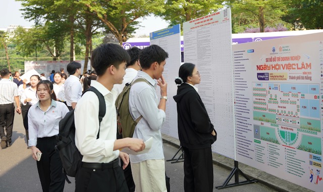 Sinh viên tìm hiểu ngành nghề các PG88 Link Dễ Nhớ Pg88.com cần tuyển dụng.