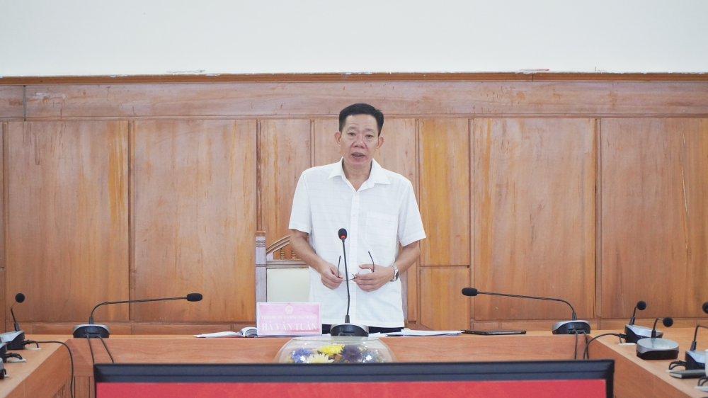 Phó Chủ tịch UBND thành phố Huế Hà Văn Tuấn&nbsp;phát biểu tại cuộc họp