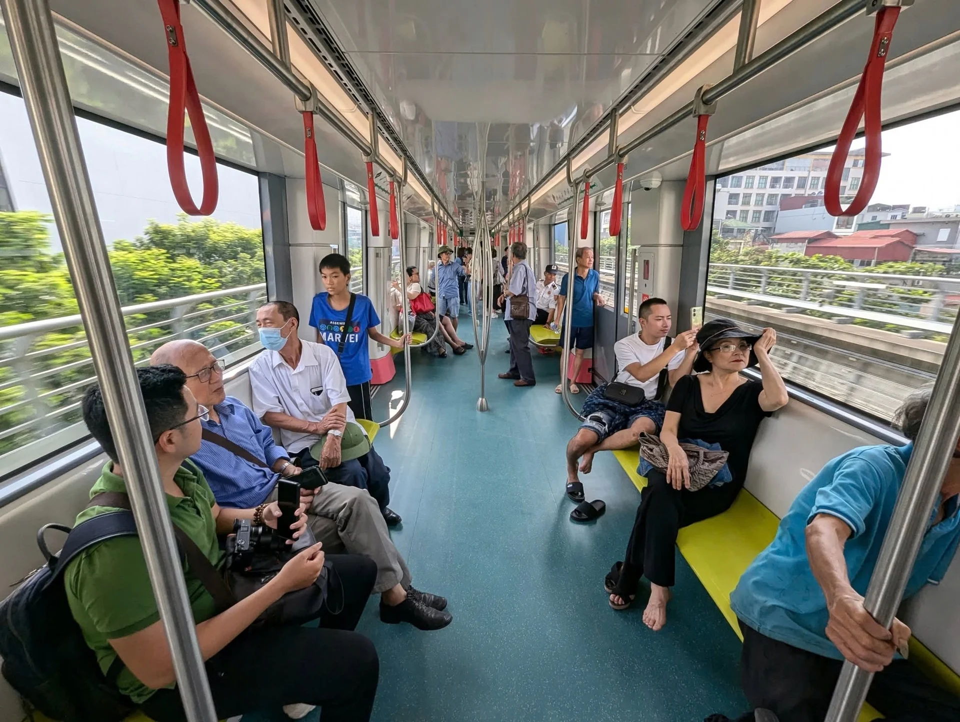 Hà Nội sẽ miễn phí toàn bộ vé xe bus và đường sắt đô thị (metro) trong 7 ngày dịp Giỗ Tổ Hùng Vương và kỳ nghỉ lễ 30/4, 1/5.