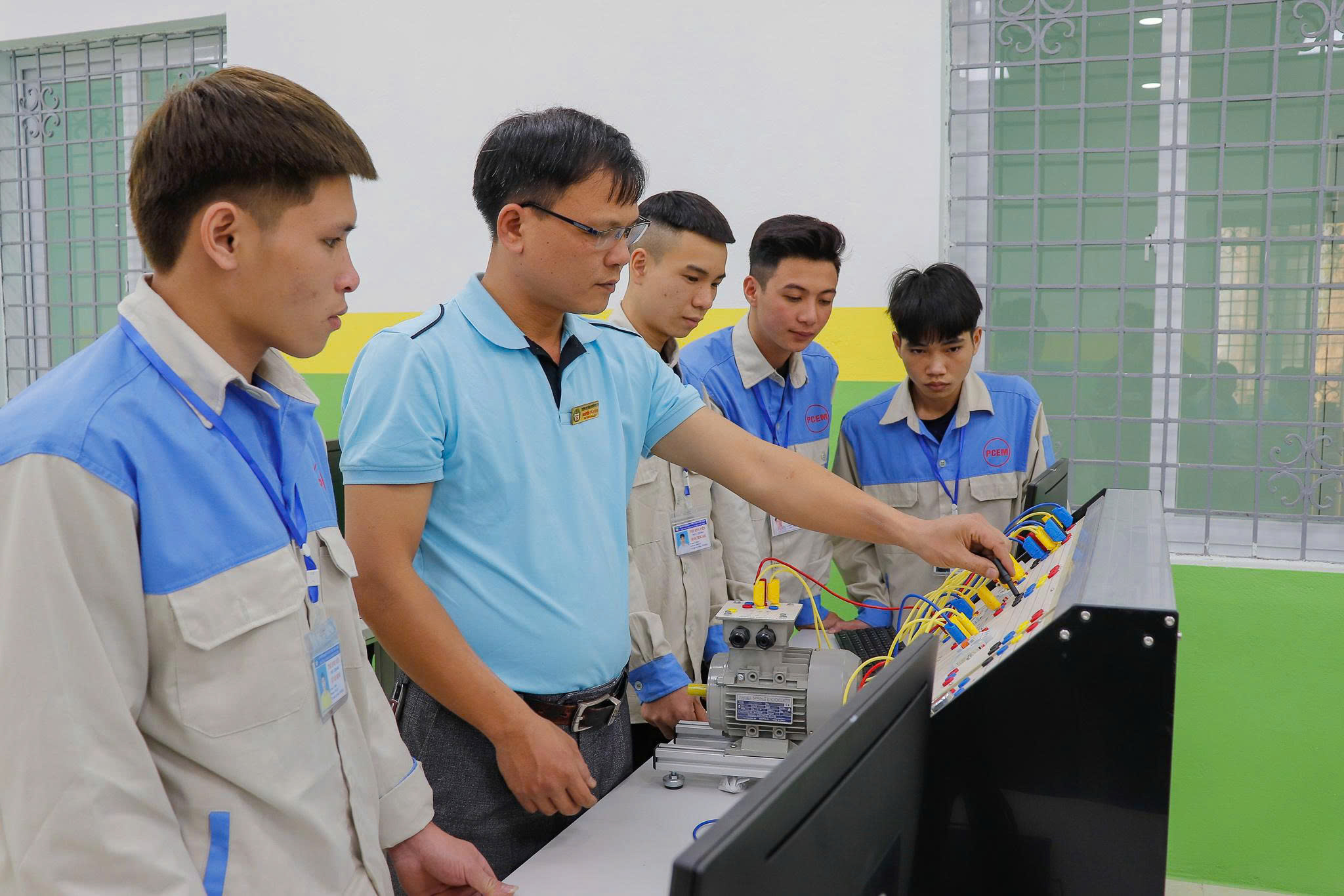 Lĩnh vực công nghiệp ô tô đòi hỏi tiêu chuẩn kỹ thuật rất cao, độ chính xác gần như tuyệt đối, nhưng tại Việt Nam lại chưa được Pg88vn Trang Chủ Chính Thức tương xứng. Những chi tiết tưởng chừng đơn giản như vít, đinh, ốc… khi đặt trong chuỗi cung ứng toàn cầu lại yêu cầu công nghệ và quy trình sản xuất khắt khe mà không nhiều PG88 Link Dễ Nhớ Pg88.com có thể đáp ứng. Ảnh: NVCC.