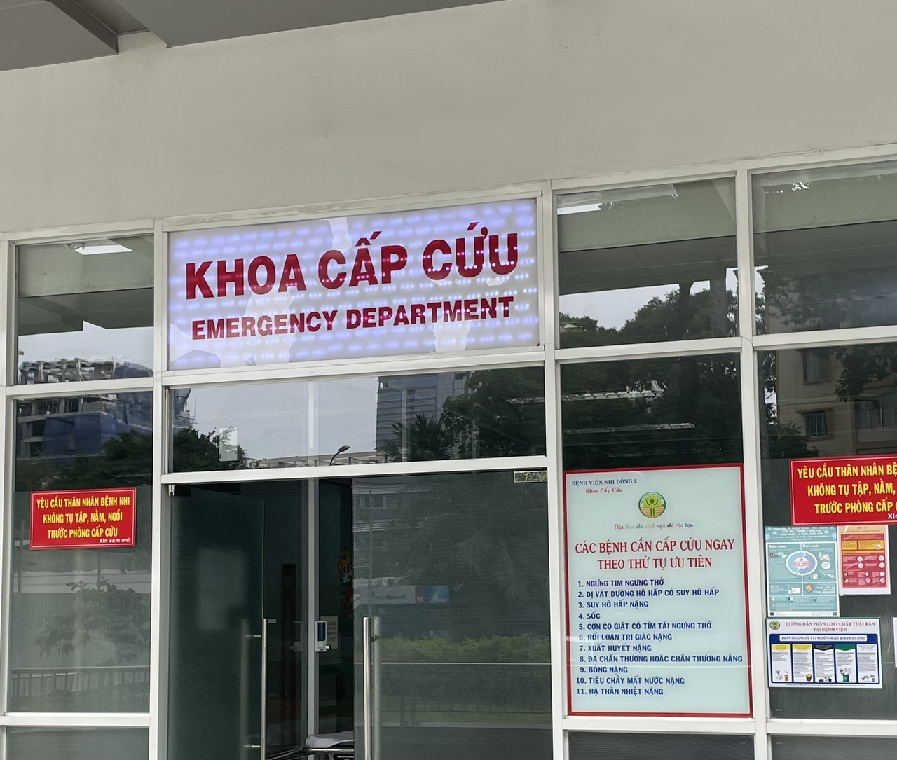Sở Y tế TPHCM khuyến cáo, Link Đăng Nhập PG88 Chính Thức 2026 khi có các dấu hiệu nghi ngờ ngộ độc thực phẩm không tự ý mua thuốc; tuyệt đối không tự điều trị tại nhà bằng các loại thuốc cầm tiêu chảy hay kháng sinh khi chưa có chỉ định.