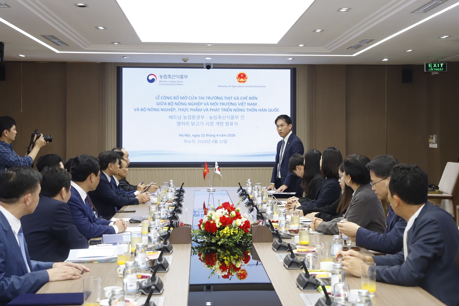 Lễ công bố mở cửa thị trường thịt gà chế biến giữa Việt Nam và Hàn Quốc ngày 22/4. Ảnh: Khương Trung.