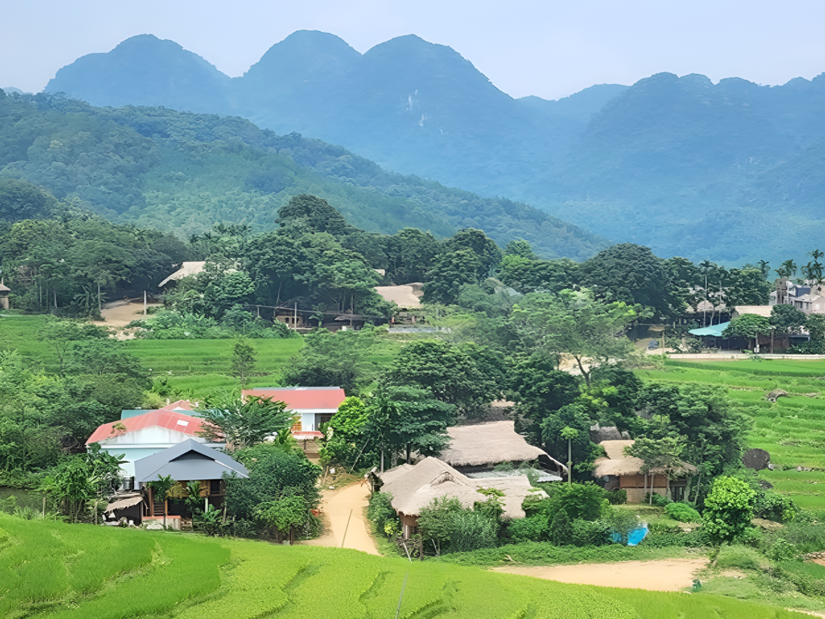Một xóm nhỏ thanh bình tại Khu bảo tồn Pù Hu