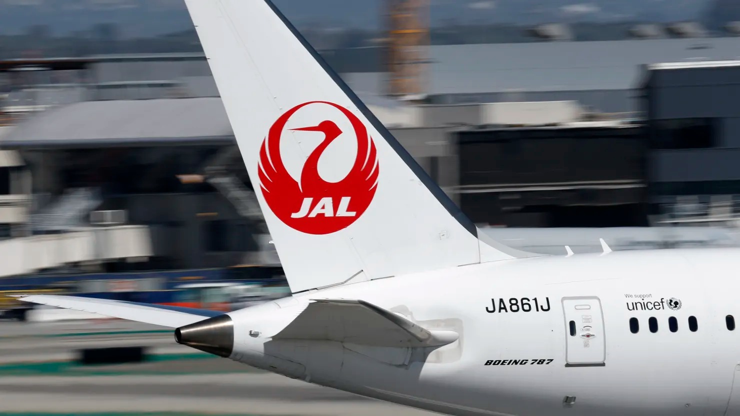 Japan Airlines bắt đầu thử nghiệm robot hình người tại sân bay