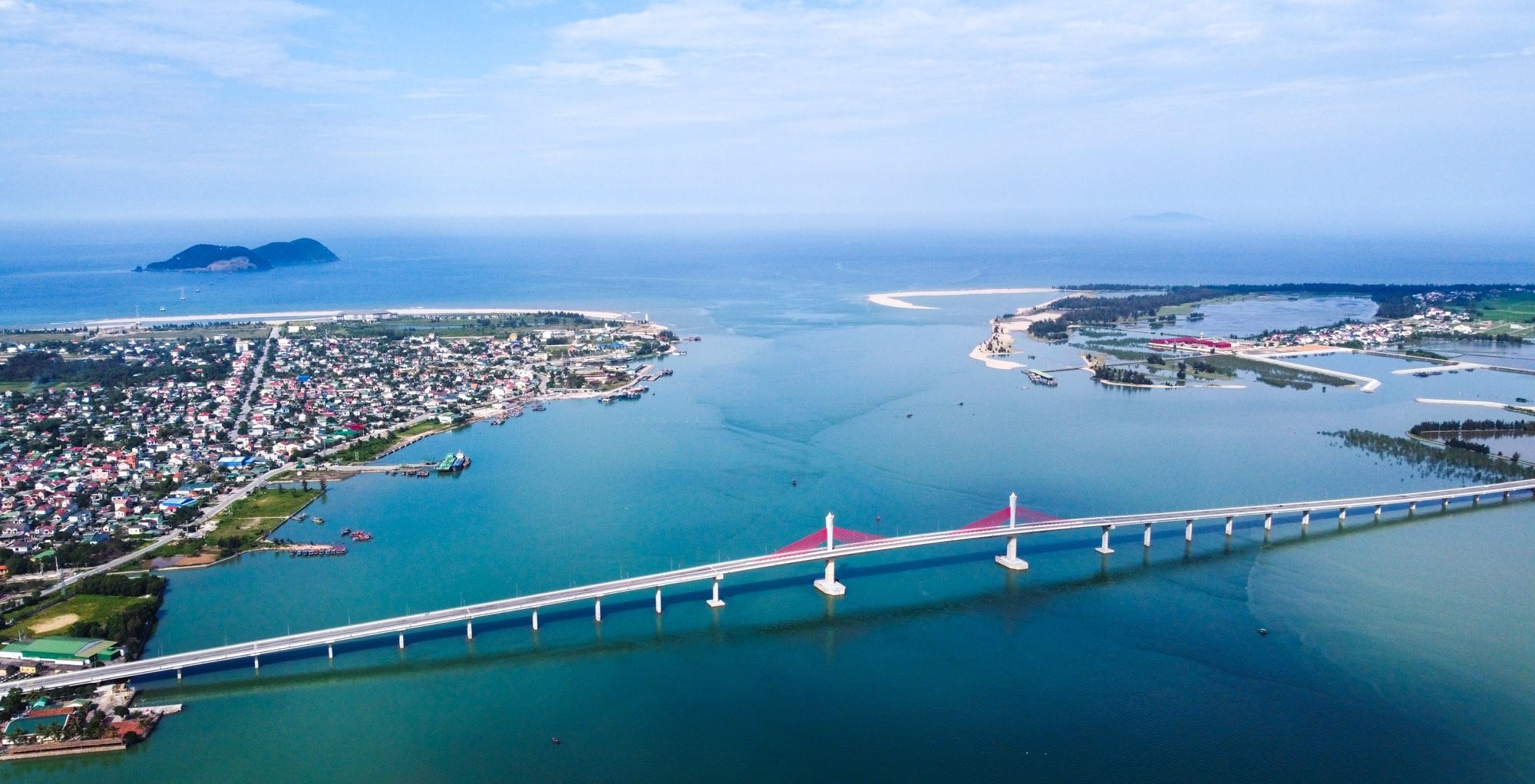 Đại lộ Vinh - Cửa Lò kết nối với tuyến đường ven biển góp phần thúc đẩy phát triển Link Trang Chủ PG88.Com Mới #2026, đảm bảo quốc phòng, an ninh. Ảnh: Thành Cường