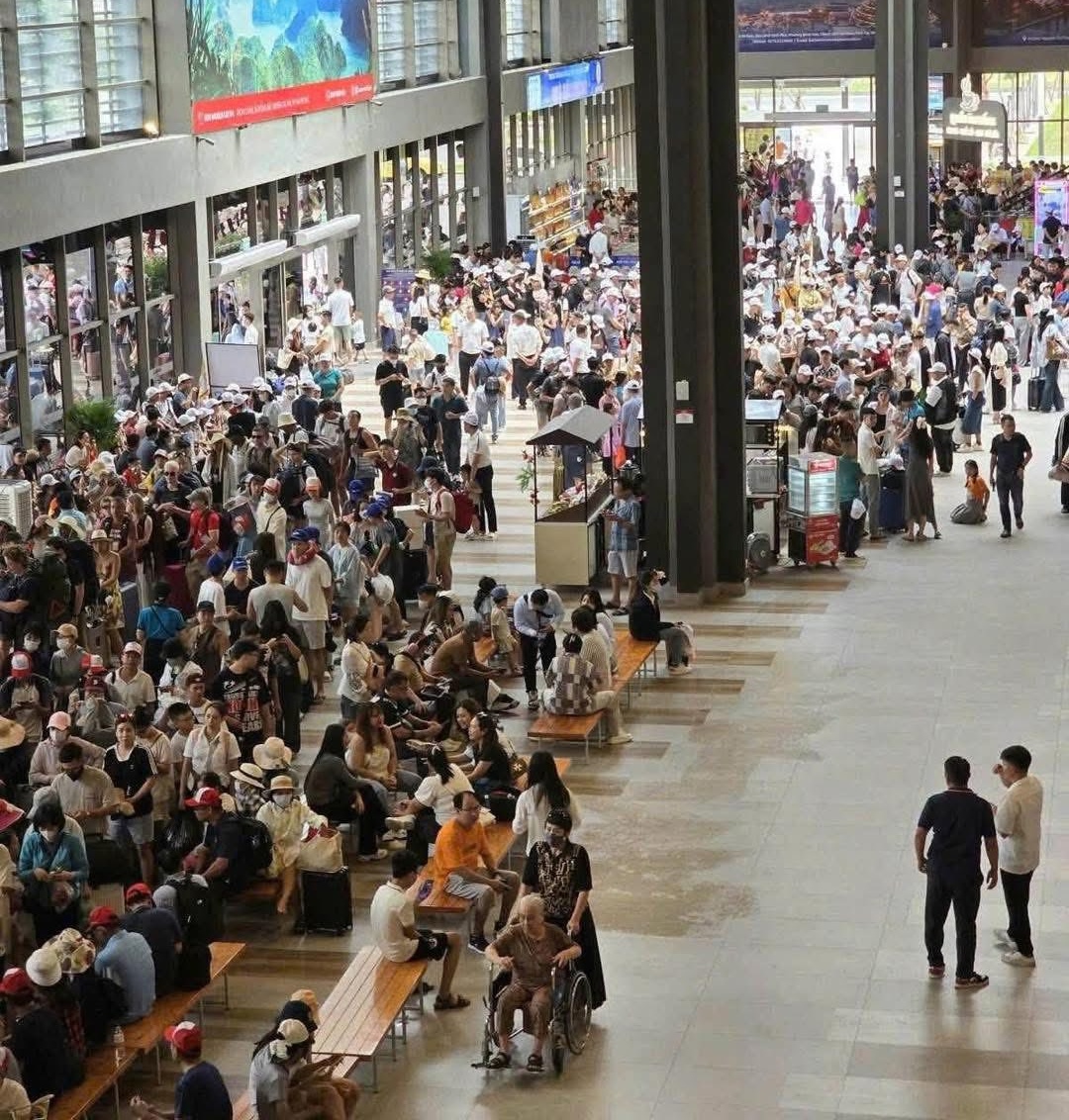 Khi quá nhiều người cùng đổ về một nơi trong cùng thời điểm, du khách phải đối mặt với chờ đợi và dịch vụ quá tải. Ảnh:&nbsp;Otofun Hải Phòng