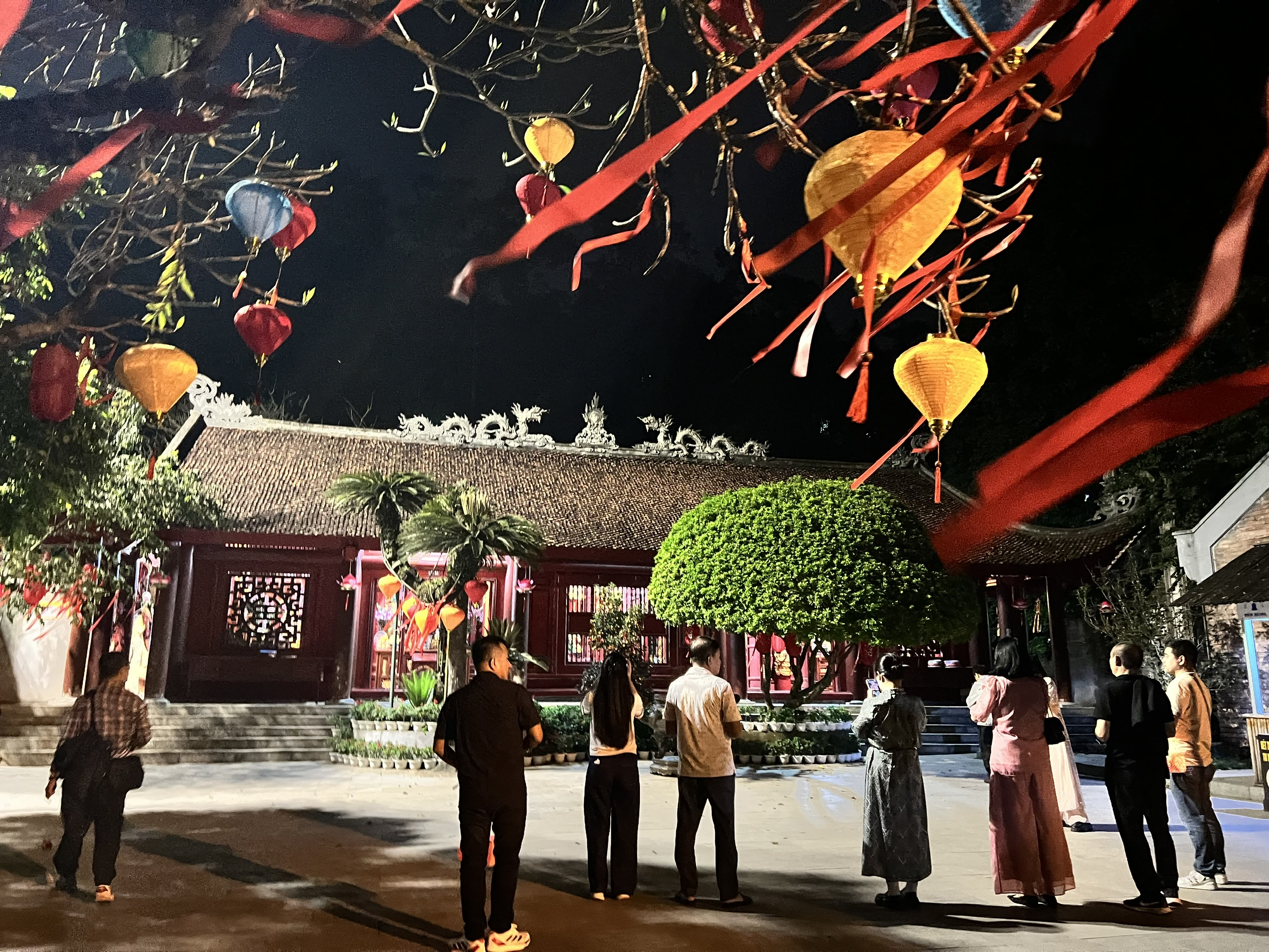 Tour đêm “Đền Hùng lung linh nguồn cội”.