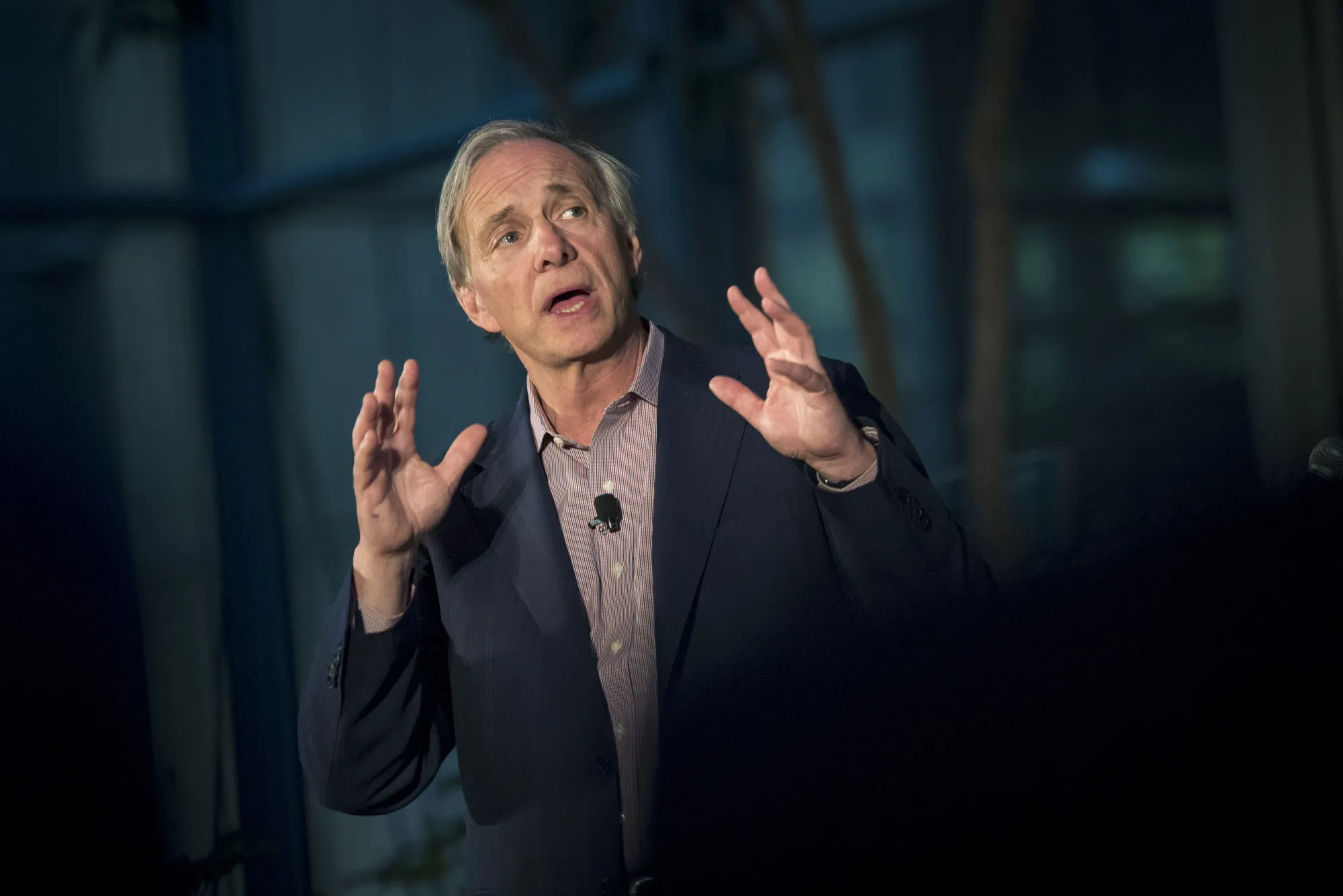 Tỷ phú Ray Dalio khuyên phân bổ 15% vốn vào vàng