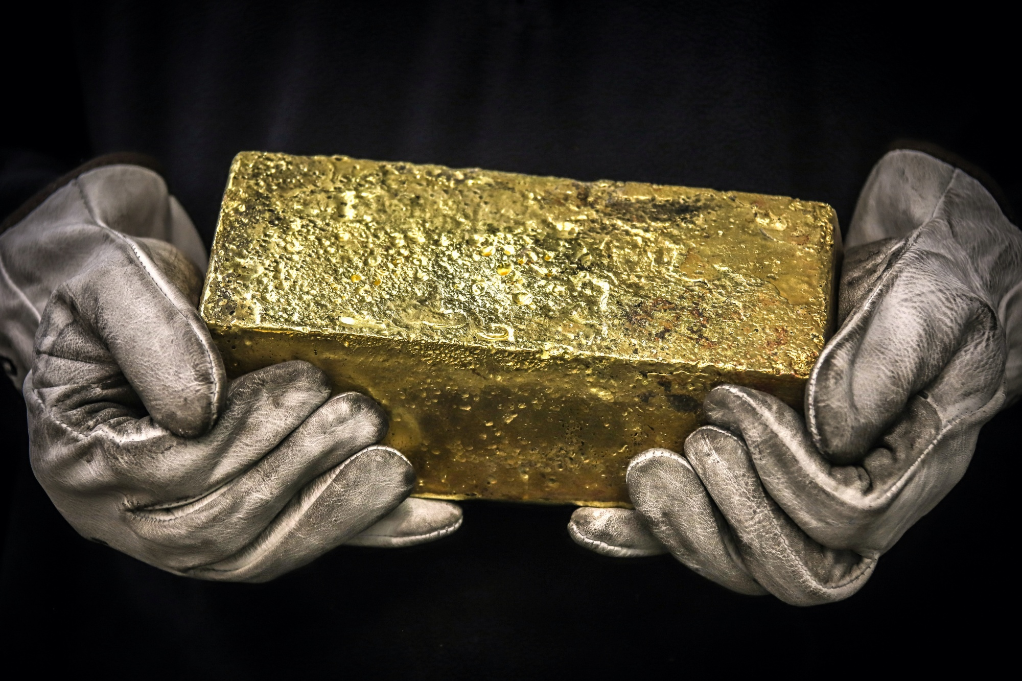 Giá vàng giữ đà hồi phục, SPDR Gold Trust bán ròng mạnh