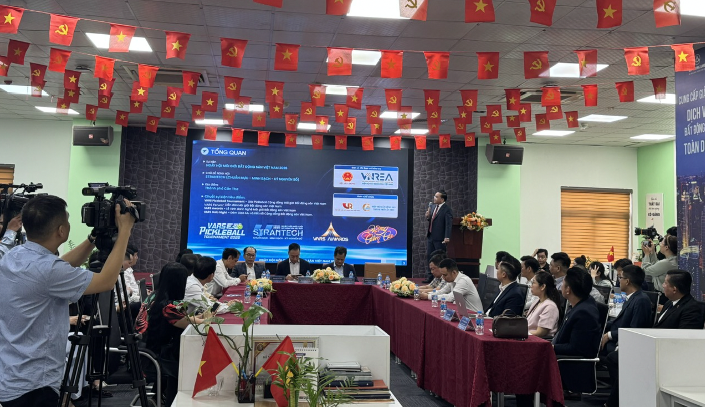 Toàn cảnh buổi họp báo