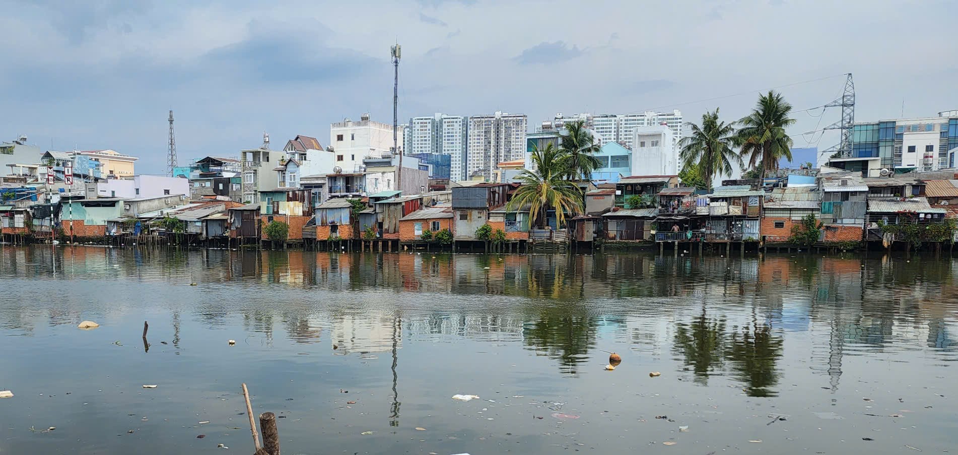 Thành phố Hồ Chí Minh: Đến năm 2030 sẽ di dời 20.000 căn nhà ven sông, kênh, rạch