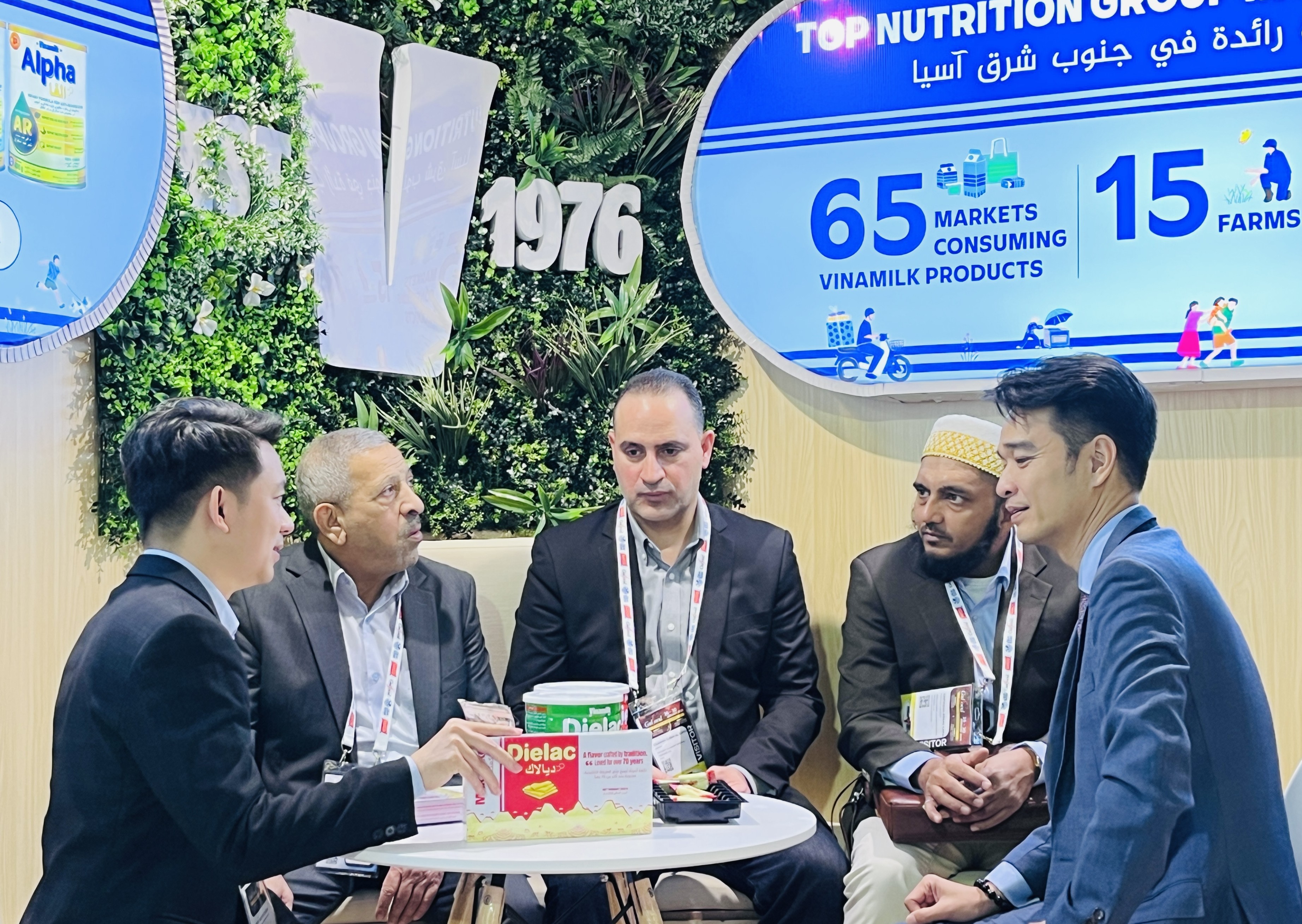 Vinamilk gặp gỡ đối tác, xúc tiến Pg88ok ưu đãi hấp dẫn tại Hội chợ Quốc tế về Thực phẩm và Đồ uống Gulfood 2026 (tại Dubai) vào tháng 1/2026 và vẫn đảm bảo các đơn hàng Pg88vnd link khuyến  qua thị trường Trung Đông trong quý 1. Ảnh: Vi Nam.