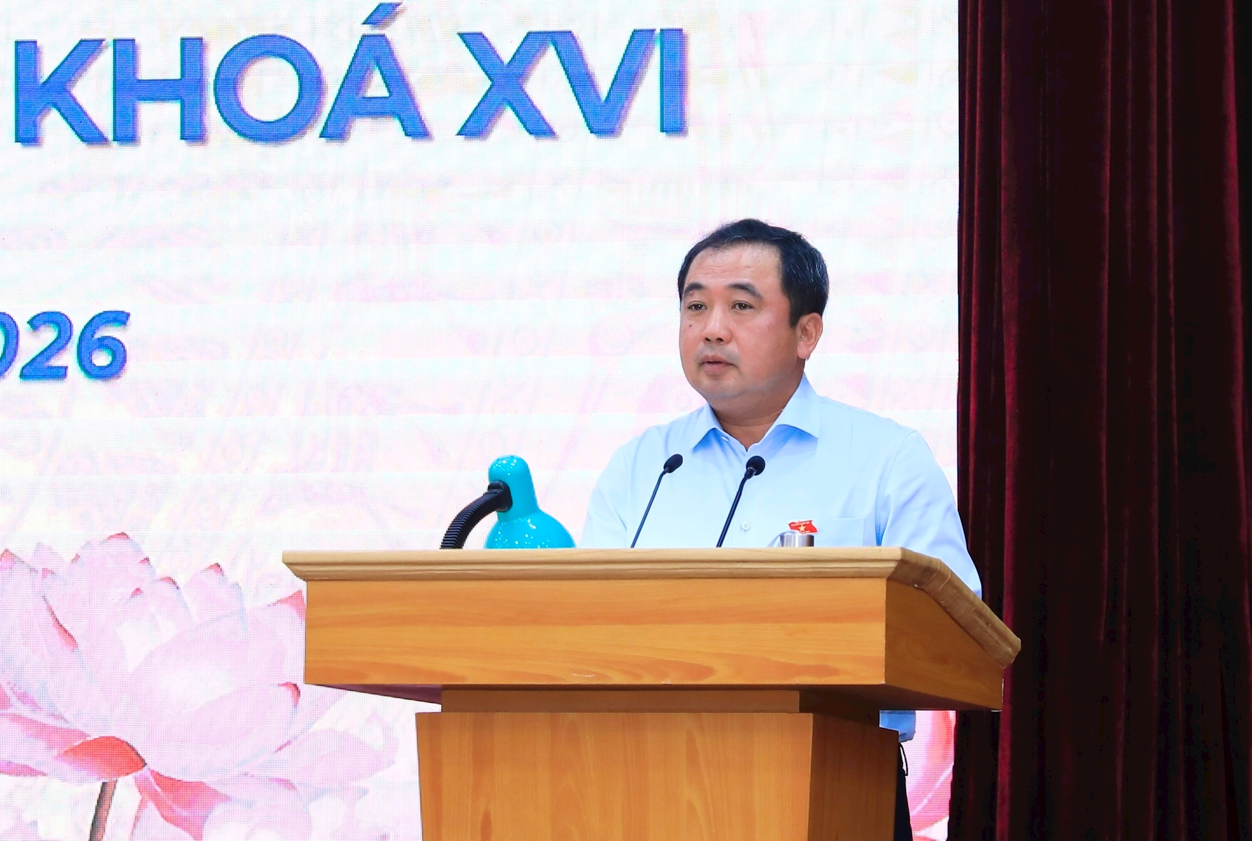 Bí thư Thành ủy Hà Nội Trần Đức Thắng phát biểu tại hội nghị tiếp xúc cử tri.&nbsp;Ảnh: Hanoimoi