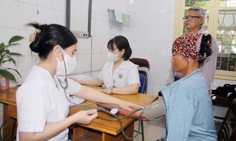 Nhiều vị trí trong ngành y được đề xuất hưởng phụ cấp 100%