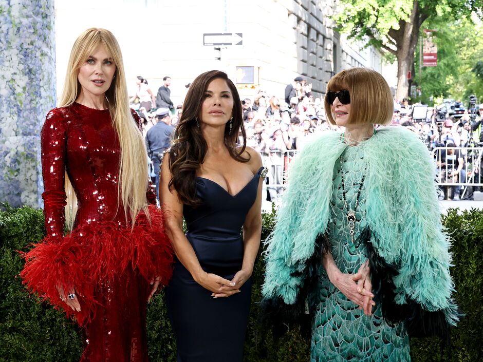 Từ trái qua: nữ diễn viên Nicole Kidman, bà&nbsp;Lauren Sánchez Bezos và cựu tổng biên tập Vogue Anna Wintour.