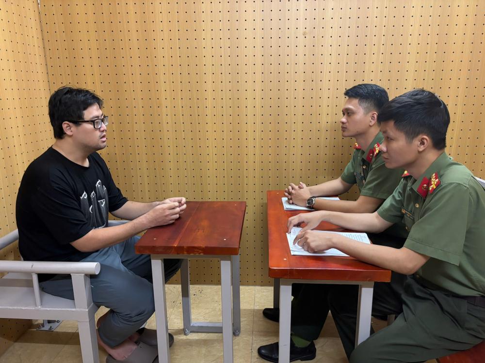 Cơ quan điều tra làm việc với đối tượng Huỳnh Công Danh