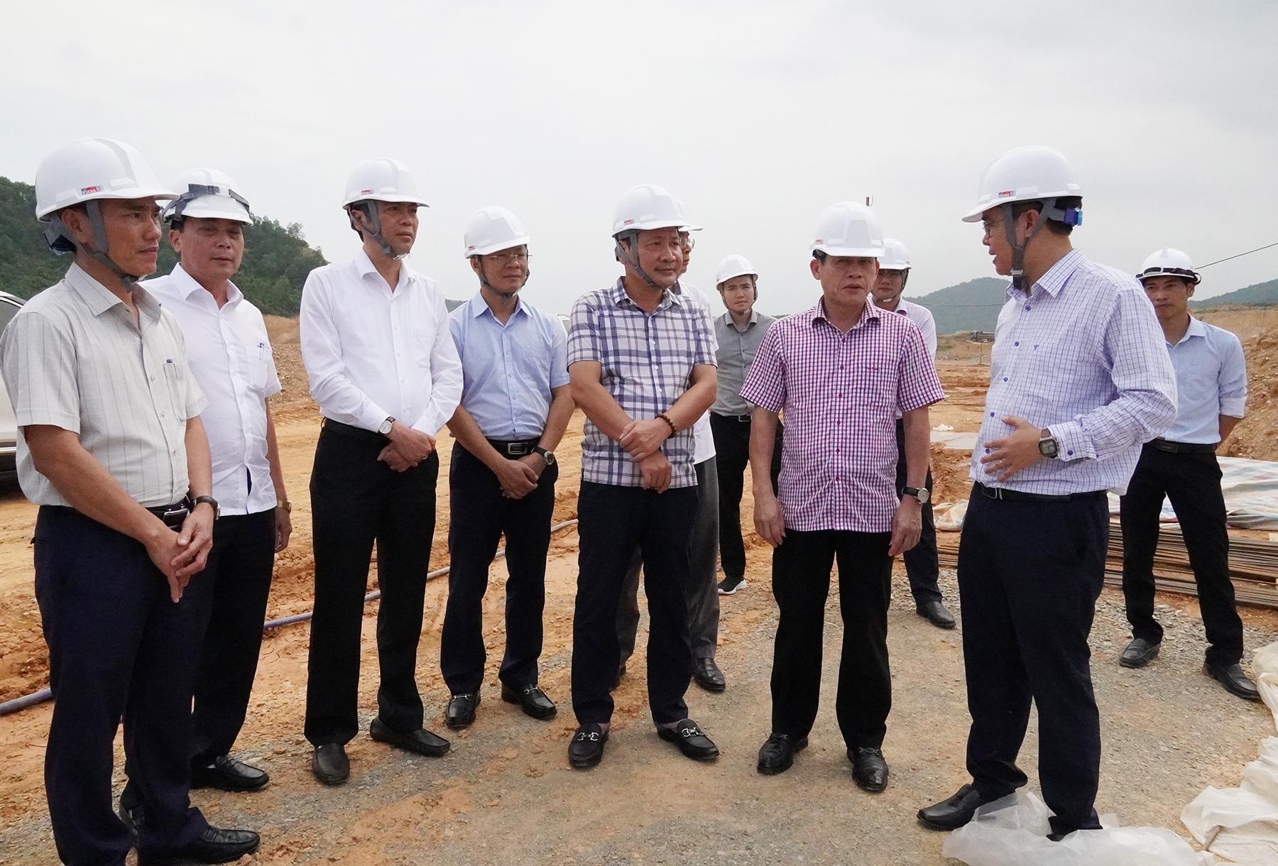 Phó Chủ tịch UBND tỉnh Quảng Trị Lê Văn Bảo nghe chủ Pg88vn Trang Chủ Chính Thức báo cáo tiến độ Pg88vn.top độc quyền mỗi ngày