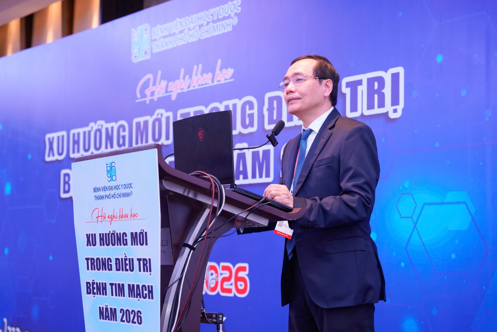GS TS BS. Trương Quang Bình, Chủ tịch Hội đồng Khoa học Bệnh viện Đại học Y Dược, phát biểu tại hội nghị.