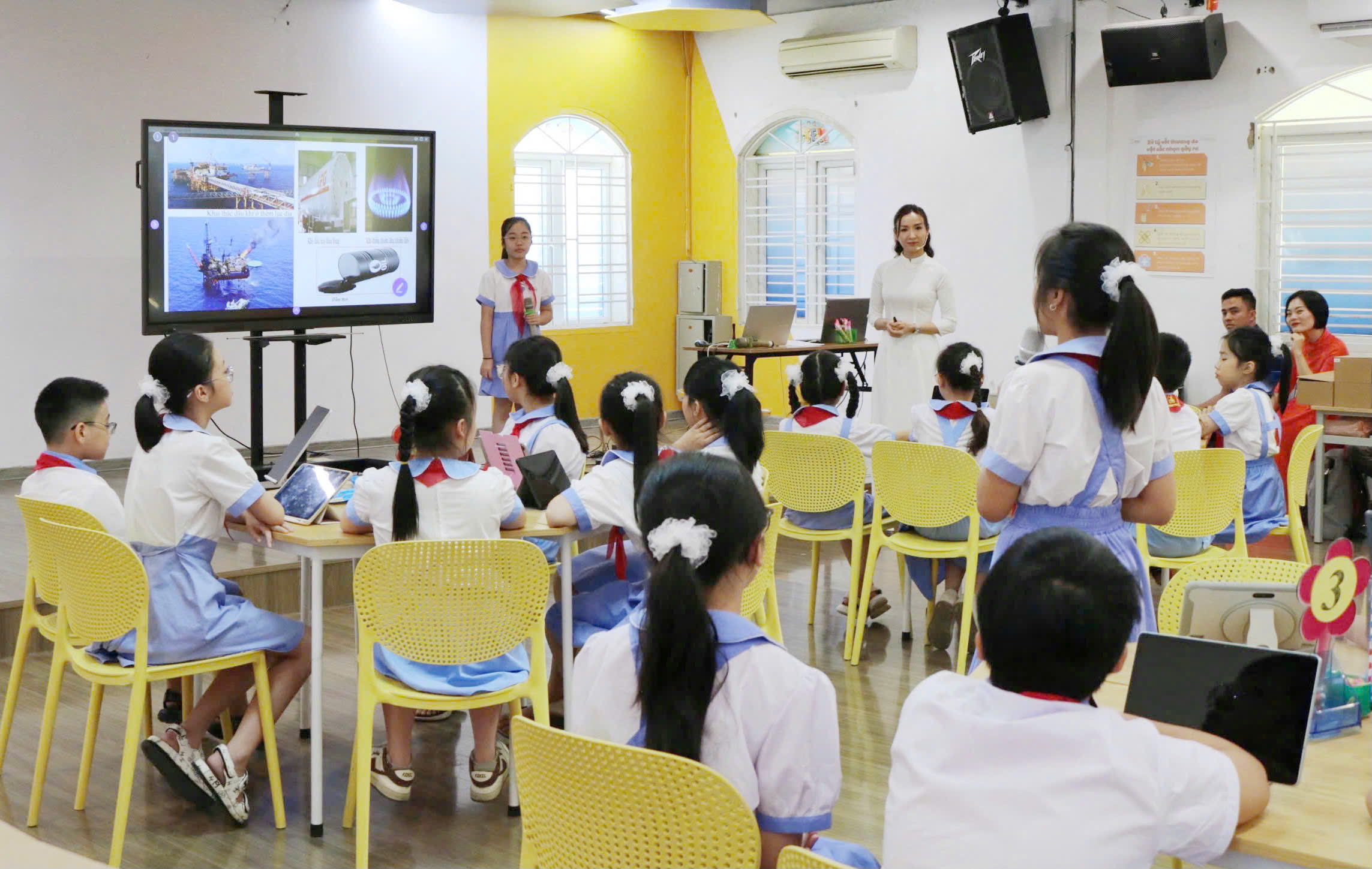AI đang được ứng dụng vào các lớp học. Ảnh minh họa