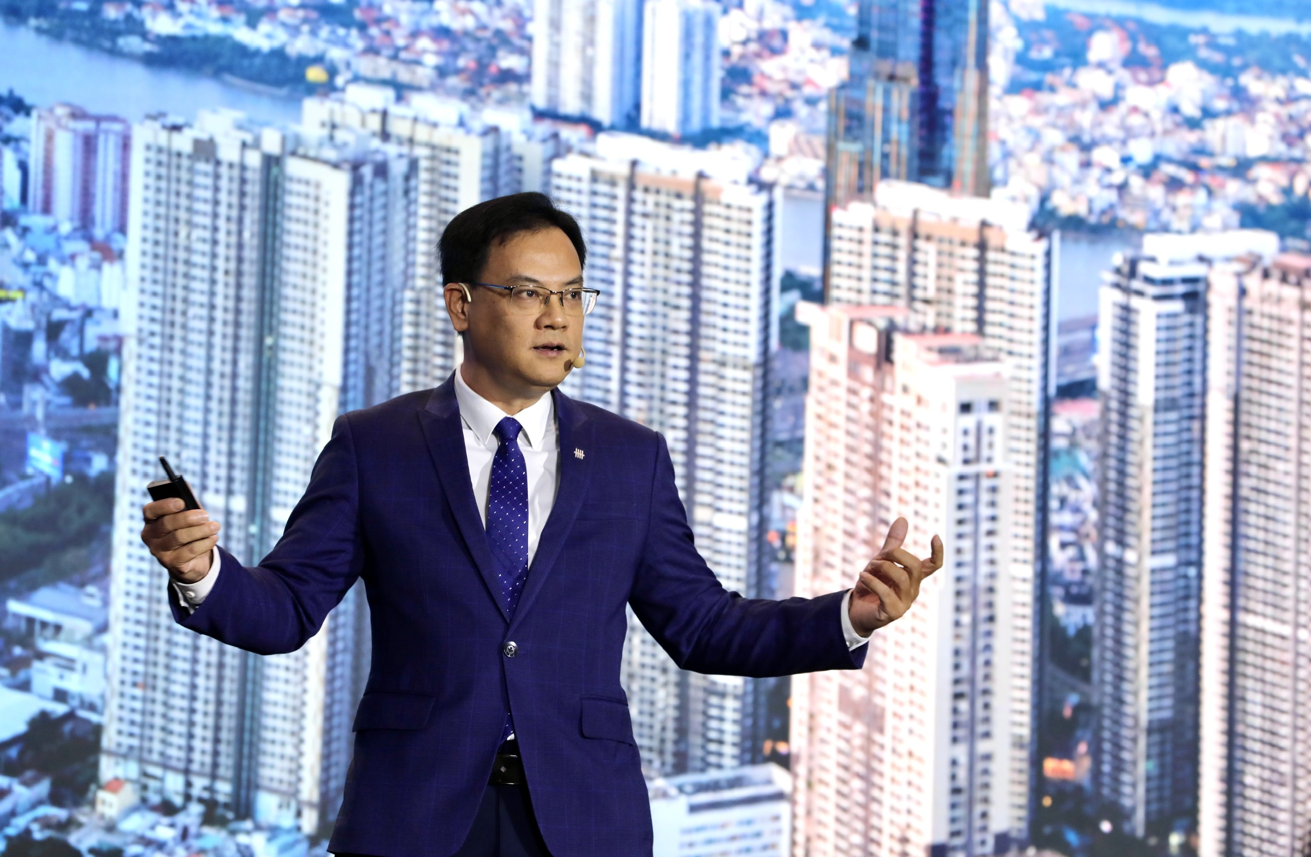 Ông Đinh Đức Quang, Giám đốc Khối PG88 Uy Tín Số 1 Việt Nam Tiền tệ, Pg88 com chính chủ UOB Việt Nam trình bày tham luận tại diễn đàn - Ảnh: Việt Dũng