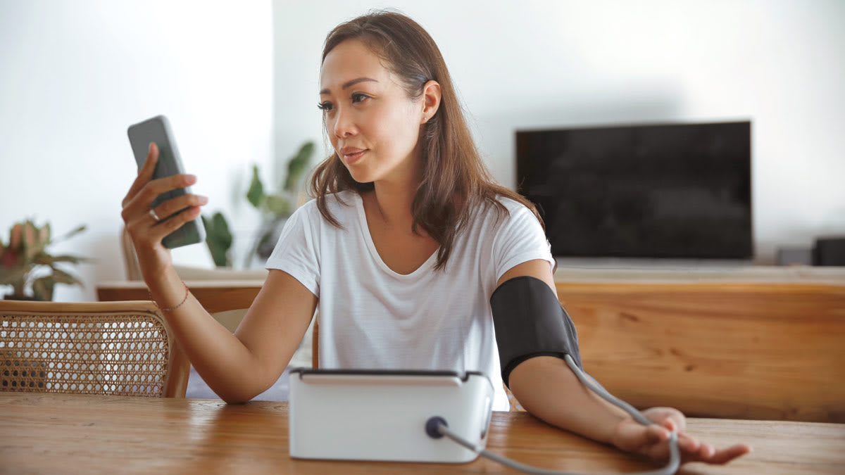 Chỉ với một máy đo huyết áp đạt chuẩn, người dân hoàn toàn có thể phát hiện sớm bệnh ngay tại nhà.