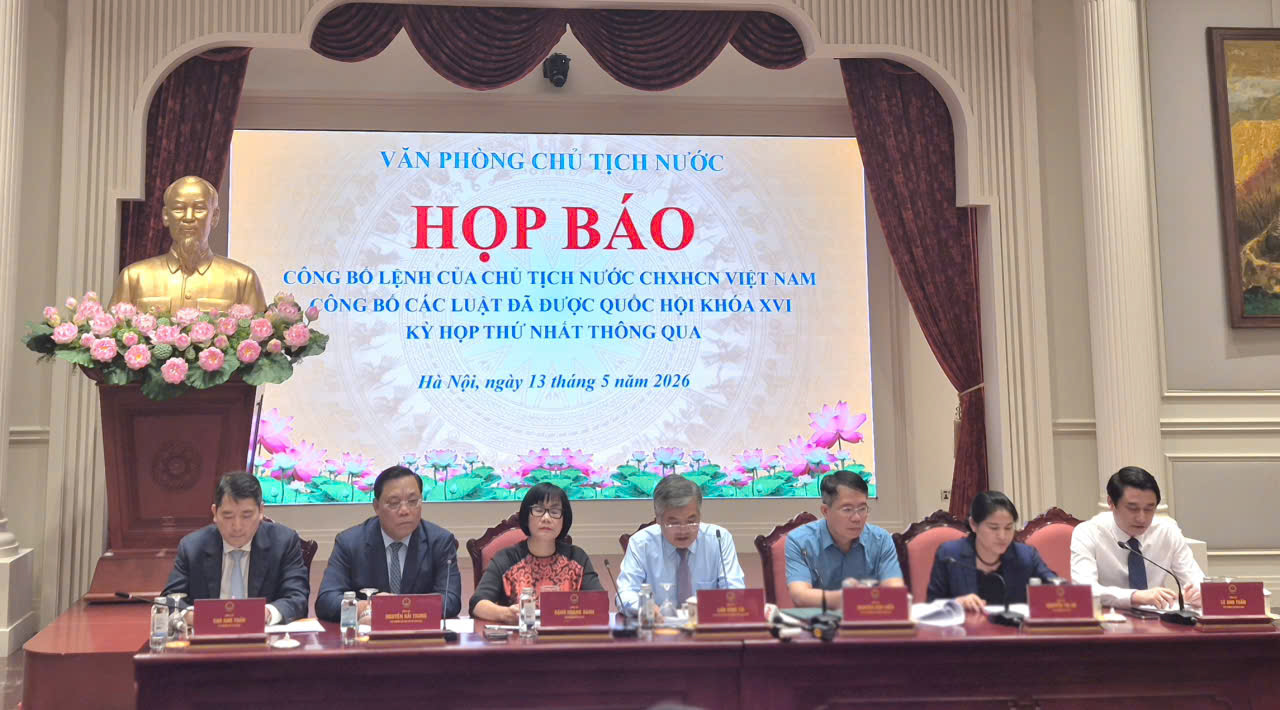 Quang cảnh buổi họp báo.