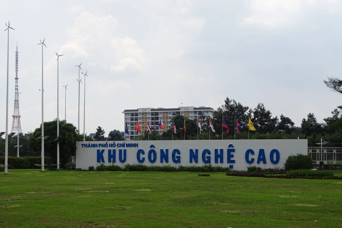 TP.Hồ Chí Minh đặt mục tiêu trở thành trung tâm khoa học, công nghệ và đổi mới sáng tạo hàng đầu Đông Nam Á, có năng lực nghiên cứu, làm chủ và Pg88ok ưu đãi hấp dẫn hóa công nghệ. Ảnh: Khu CNC TP.Hồ Chí Minh